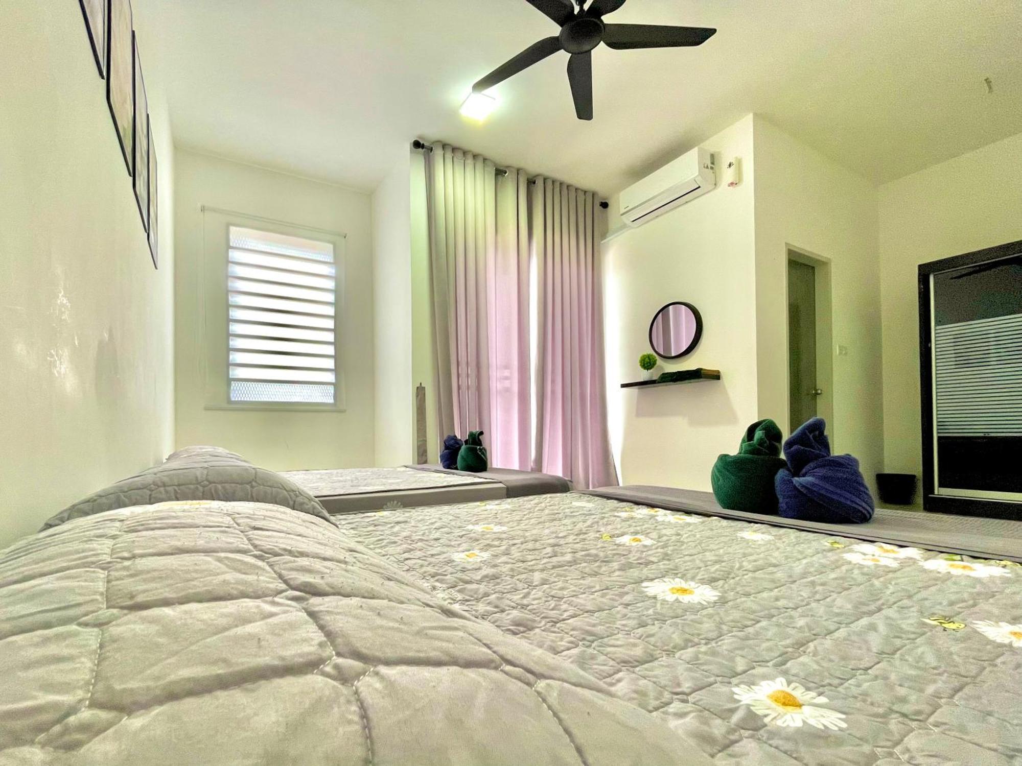 Hanan Homestay Klebang Ipoh With A View Of Mount Korbu, For Musl!M Only!! 외부 사진