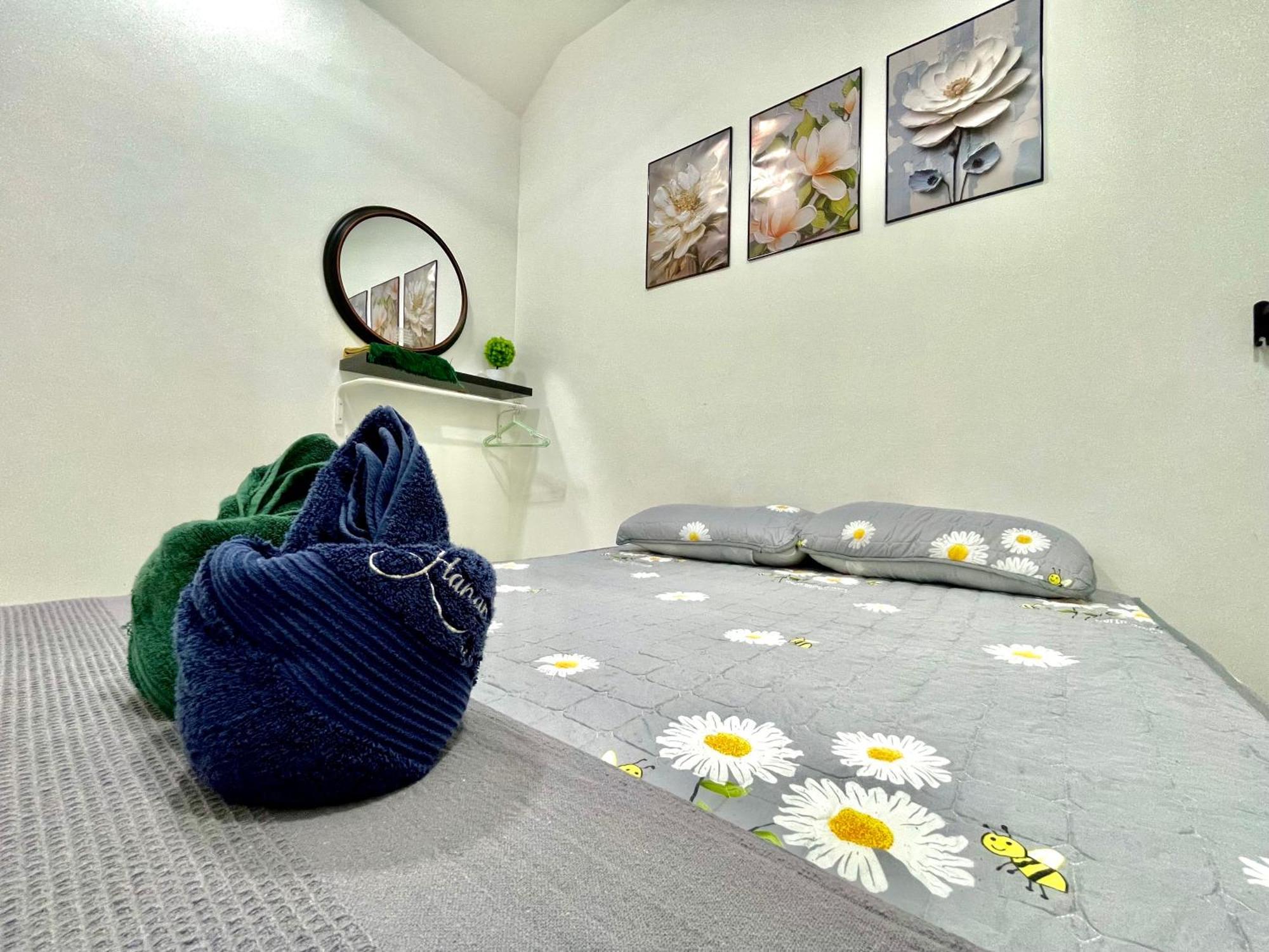Hanan Homestay Klebang Ipoh With A View Of Mount Korbu, For Musl!M Only!! 외부 사진