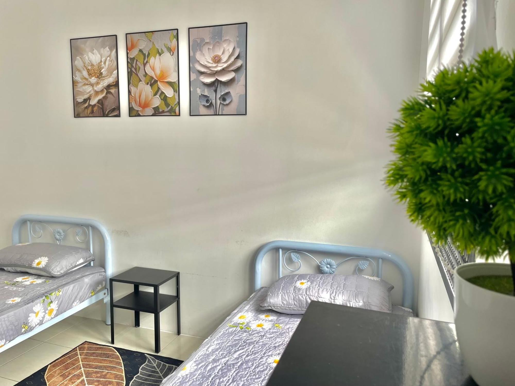 Hanan Homestay Klebang Ipoh With A View Of Mount Korbu, For Musl!M Only!! 외부 사진